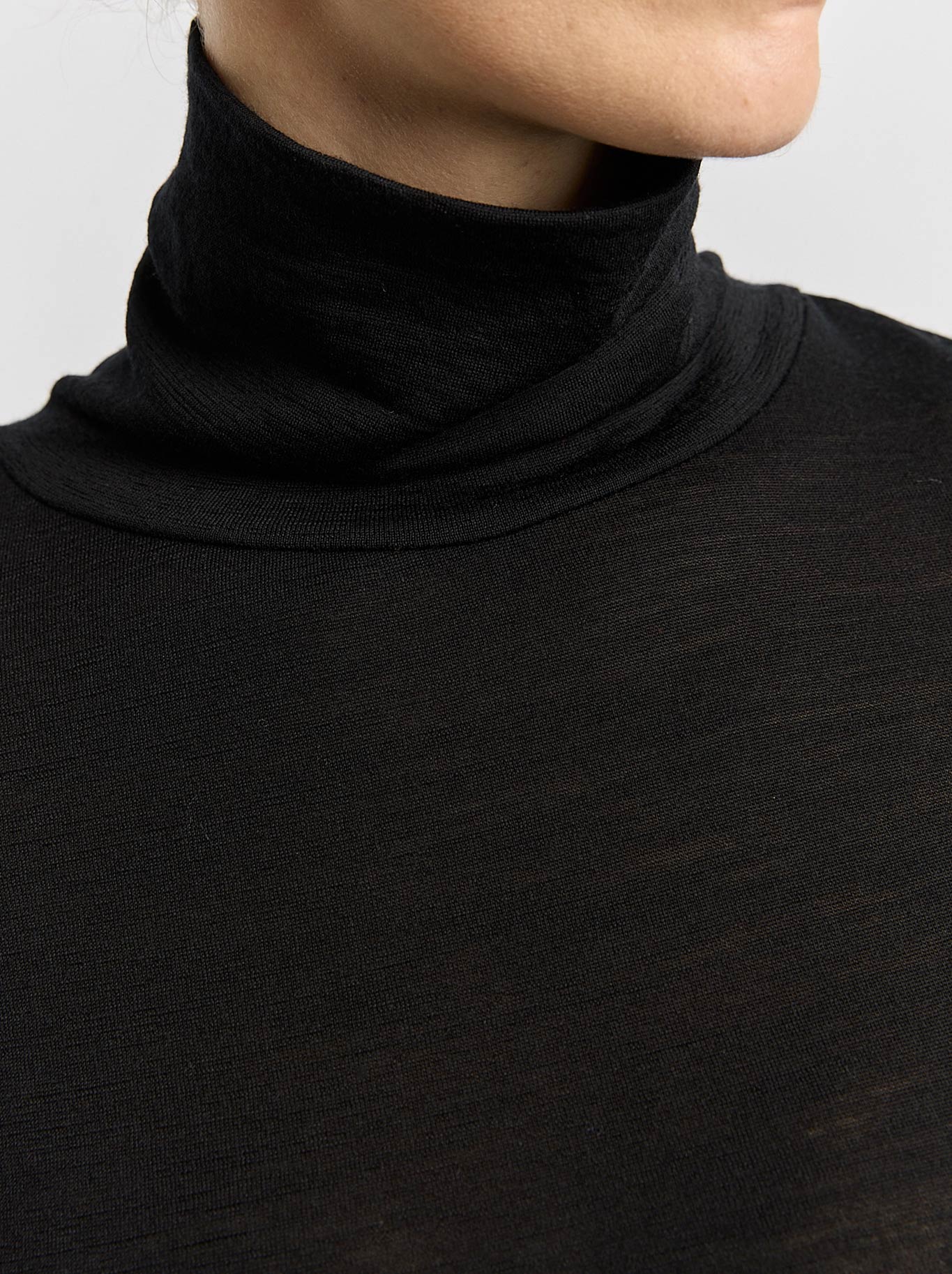 TOORALLIE MERINO TURTLE NECK (Black)