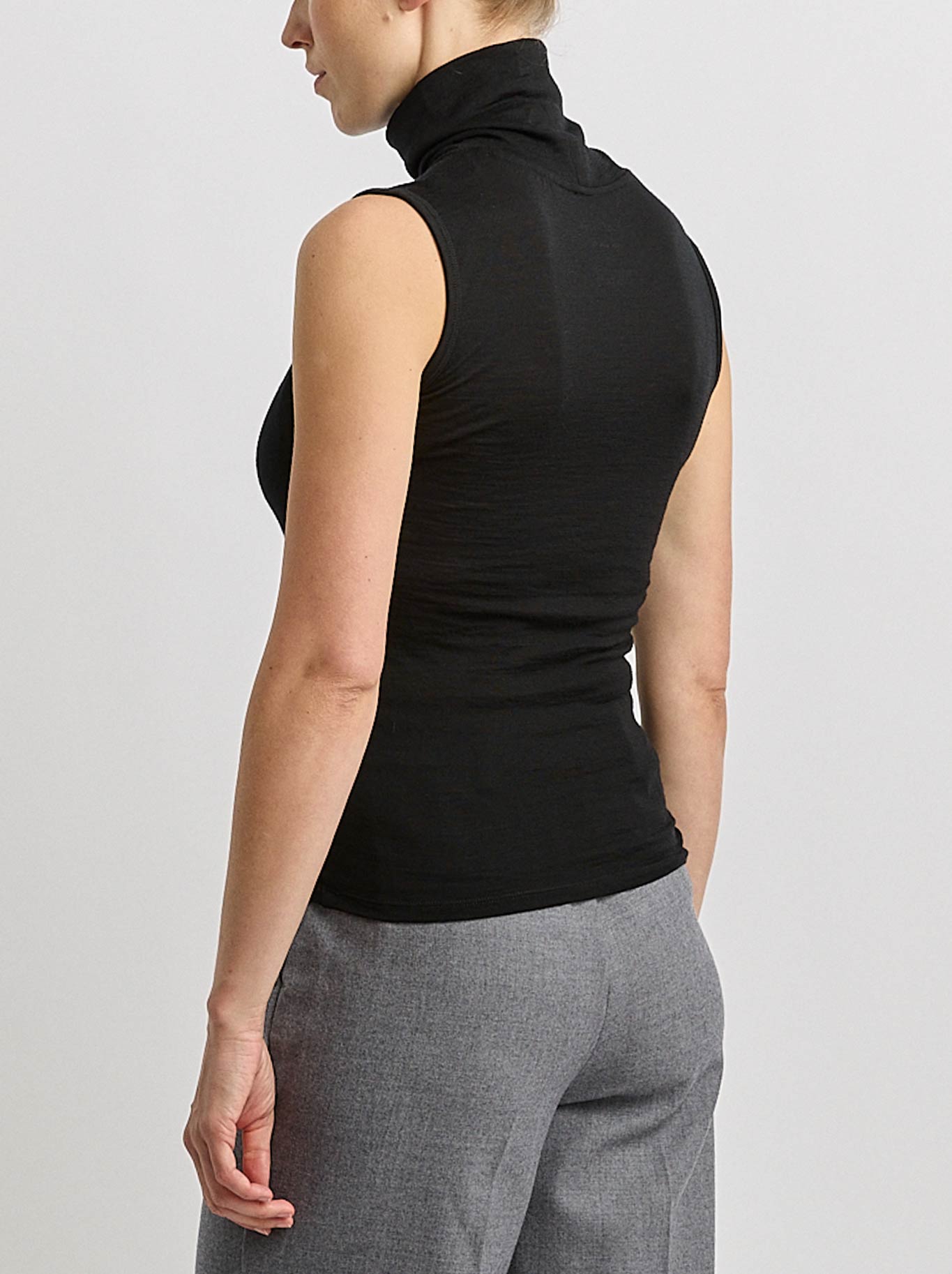 TOORALLIE SLEEVELESS ROLL NECK (Black)