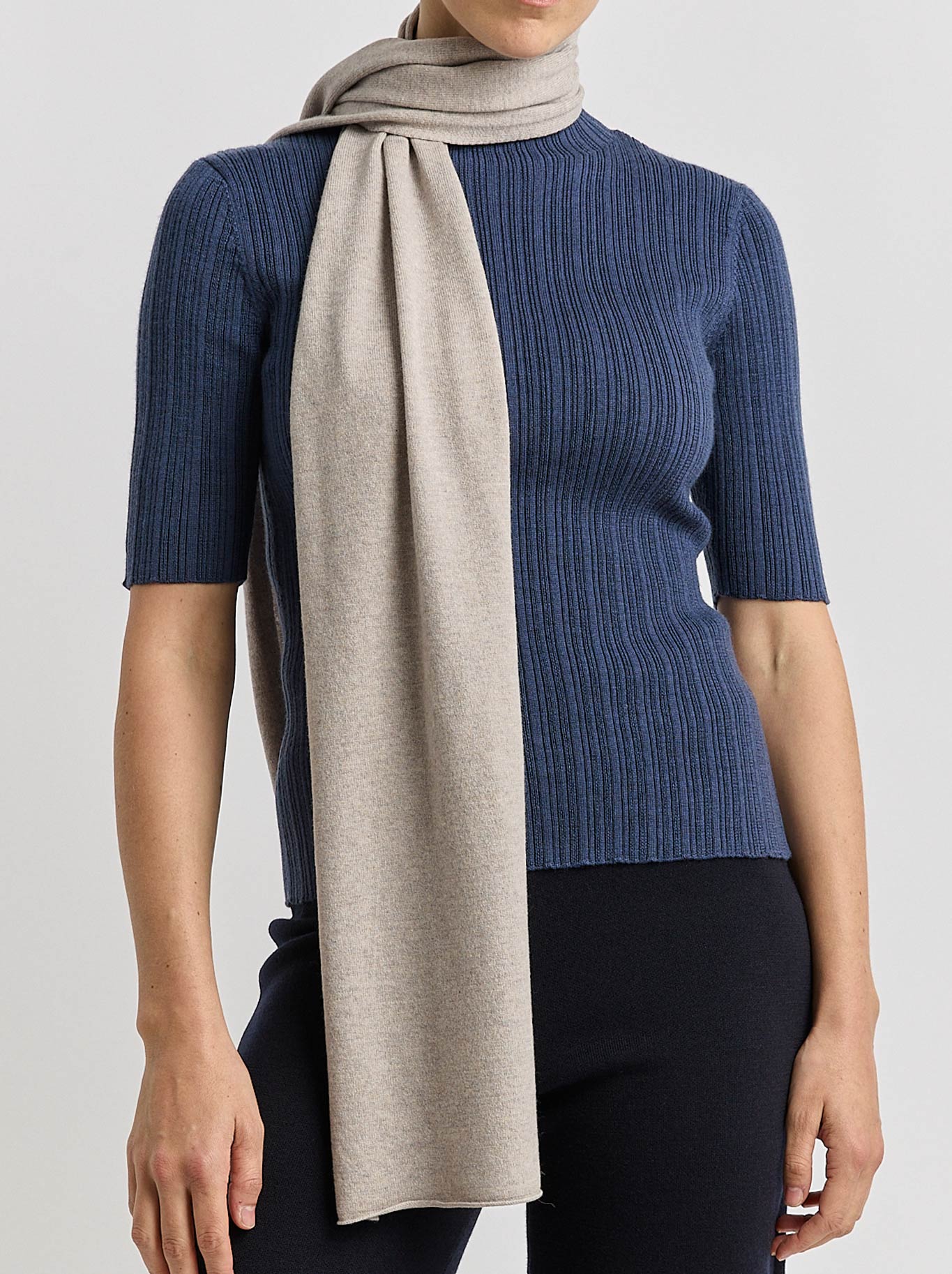 TOORALLIE EXTRA FINE MERINO SCARF (Black)