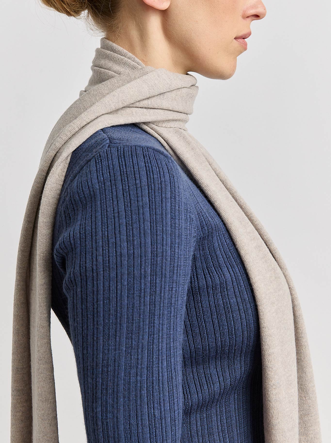 TOORALLIE EXTRA FINE MERINO SCARF (Black)