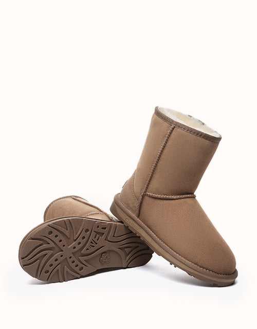 UGG EVERAU® Short Classic Boots (Chestnut)