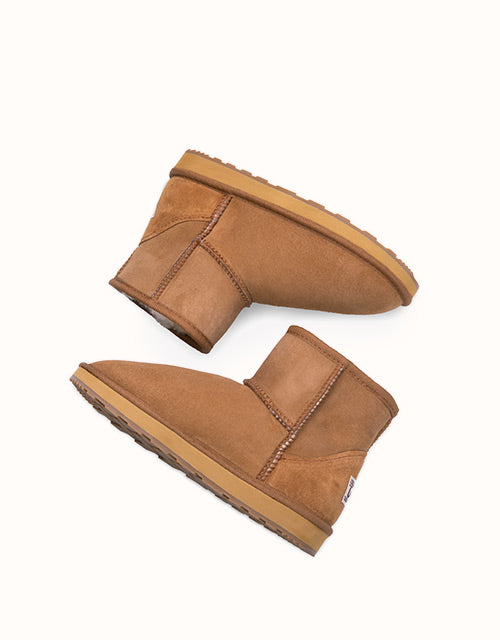 URBAN UGG® Classic Mini II Boots (Chestnut)