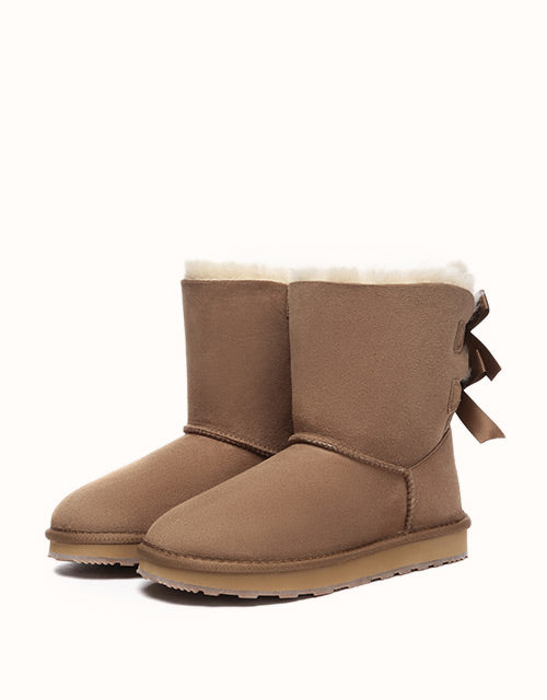 URBAN UGG® Short Back Bow Boots (Chestnut)