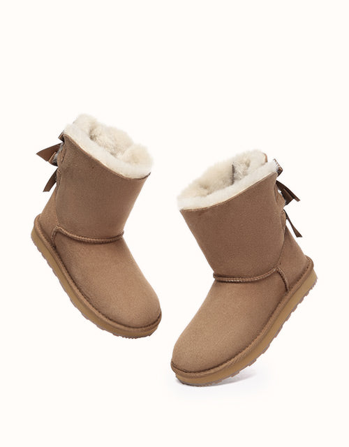 URBAN UGG® Short Back Bow Boots (Chestnut)