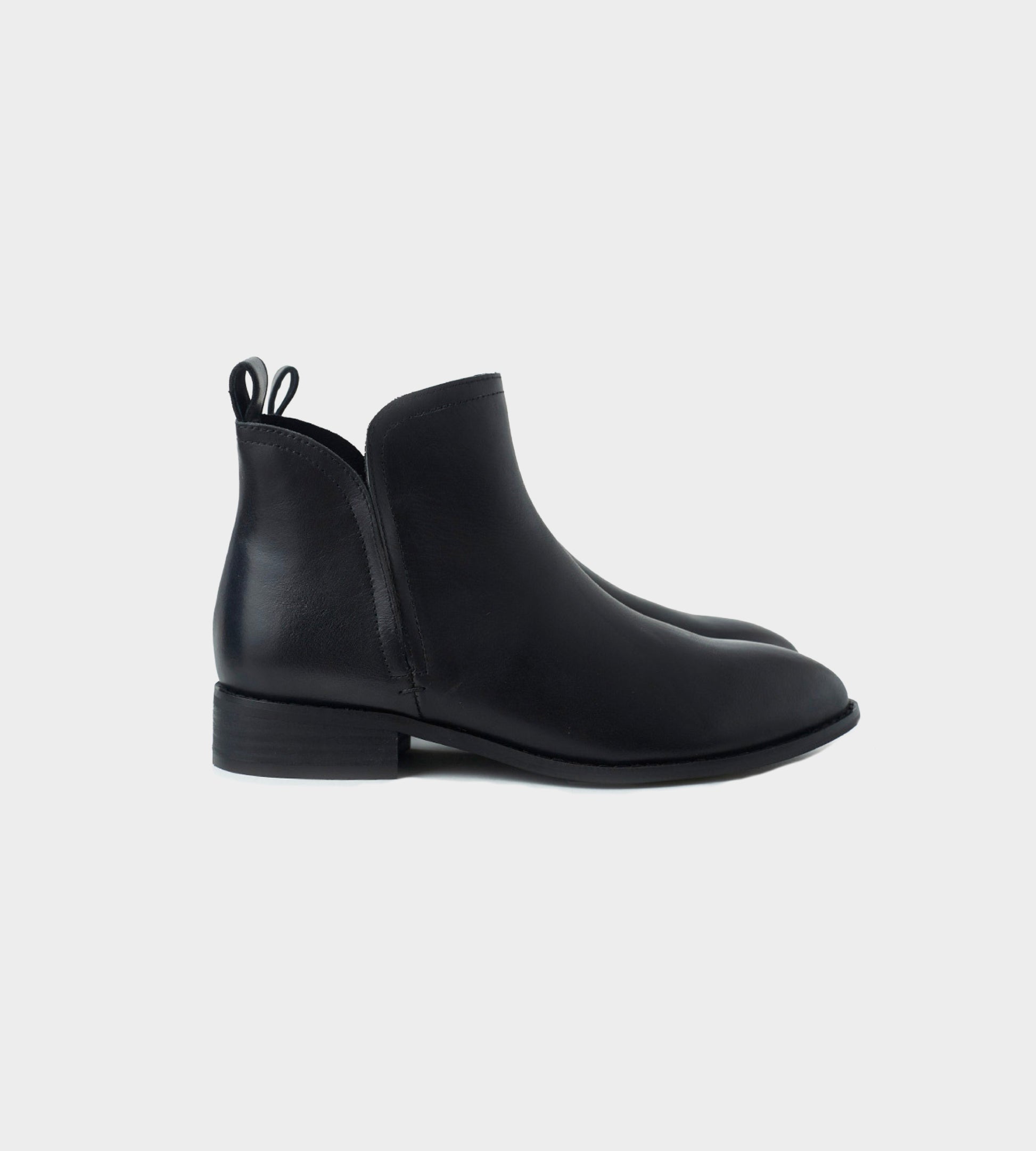Image of Boots. Productname: Walnut Melbourne Douglas Leather Boot in Black colour by brand - Walnut Melbourne