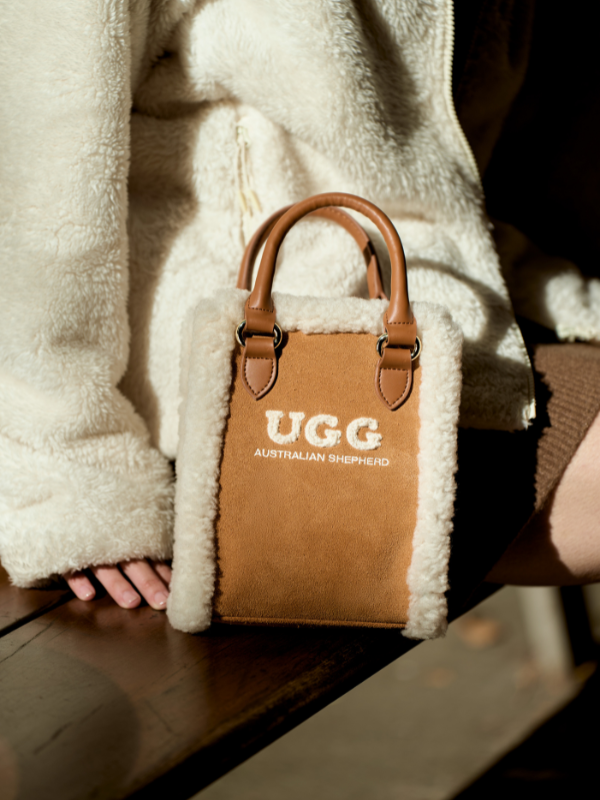 Ugg AUSTRALIAN SHEPHERD® Charlie Bag (Chestnut)