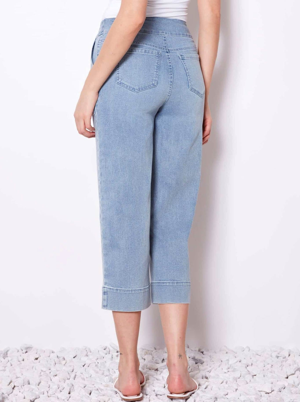 UP! DENIM WIDE CROP PANT (Light Blue)