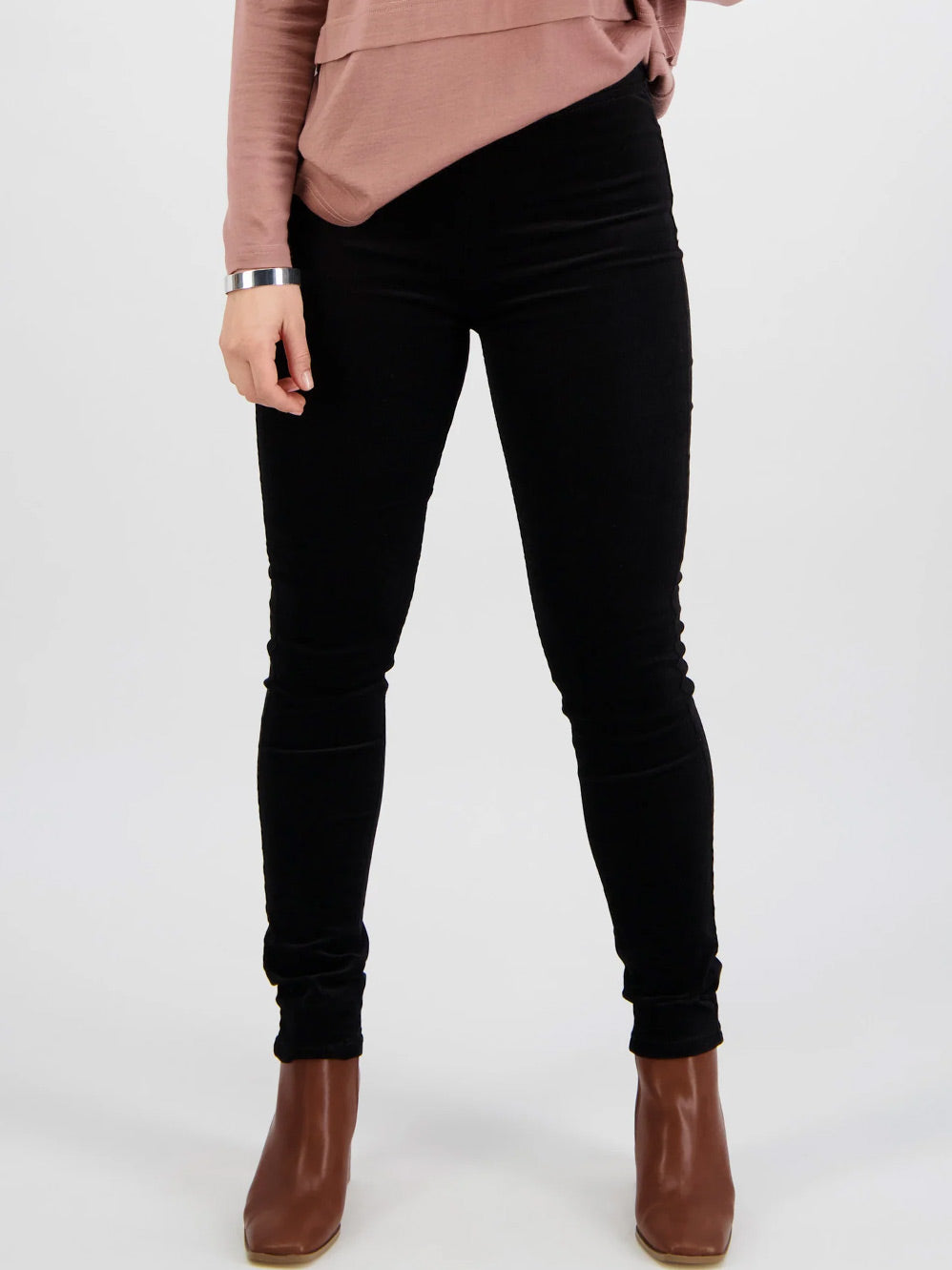 Image of a model wearing Pants. Productname: VASSALLI SKINNY PULL ON CORD PANT in Black colour by brand - Vassalli