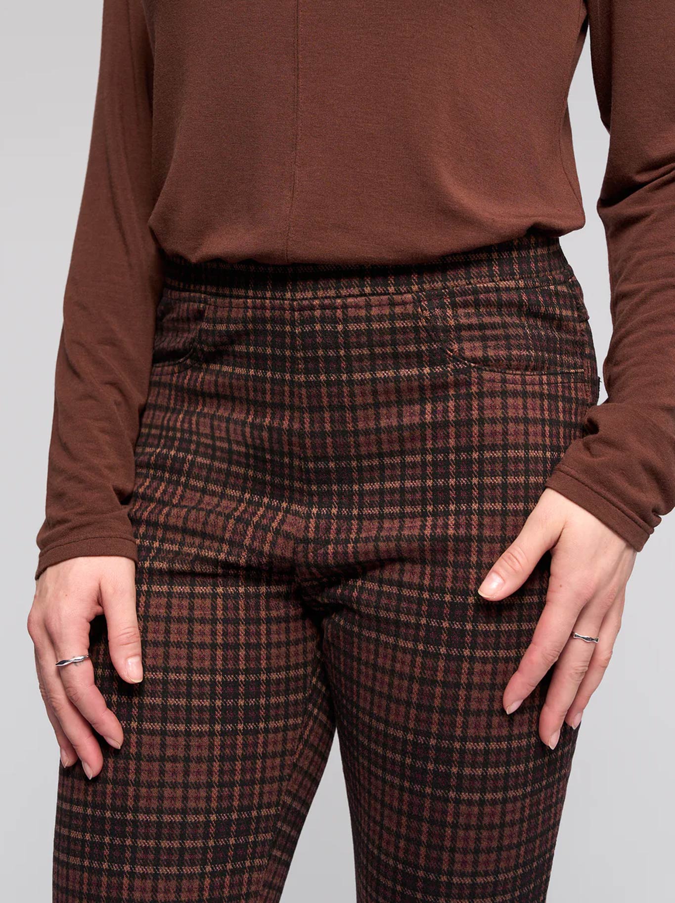 VASSALLI BAY SLIM LEG PULL ON PANT (Checkmate)