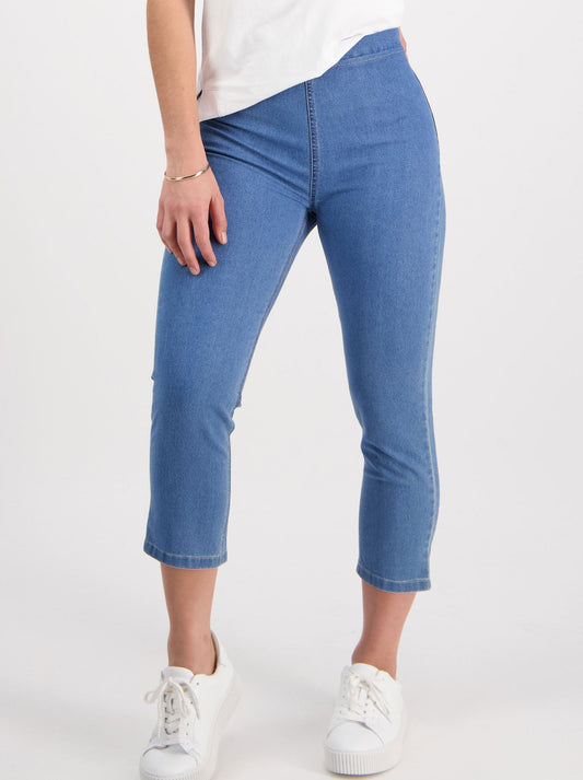 Image of a model wearing Pants. Productname: Vassalli Harbour 7/8Th Pant in Light Denim colour by brand - Vassalli