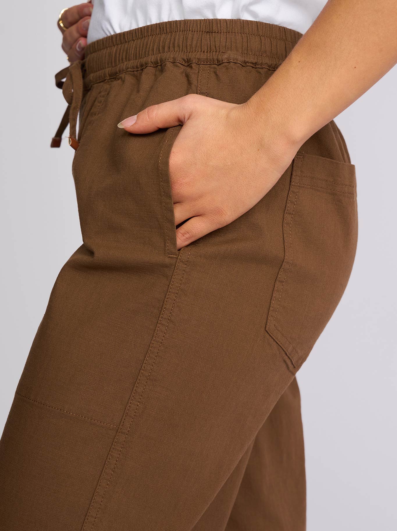 Vassalli Dione Barrel Pant (Pecan)