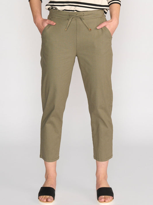 Image of a model wearing Pants. Productname: VASSALLI 7/8TH TIE PANT in Army colour by brand - Vassalli