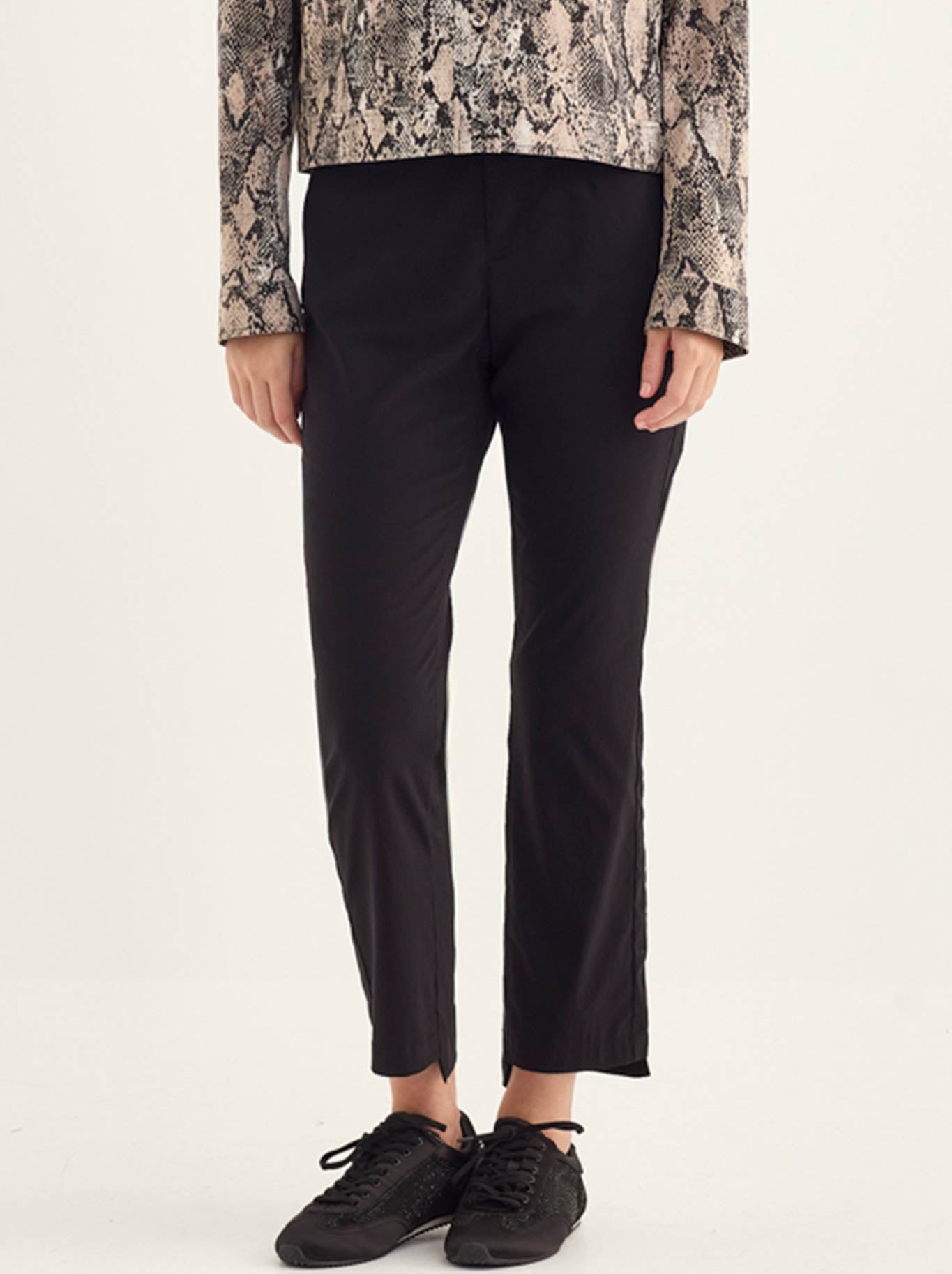 Image of a model wearing Pants. Product name - Verge Acrobat Master Jean in Black colour by brand - Verge
