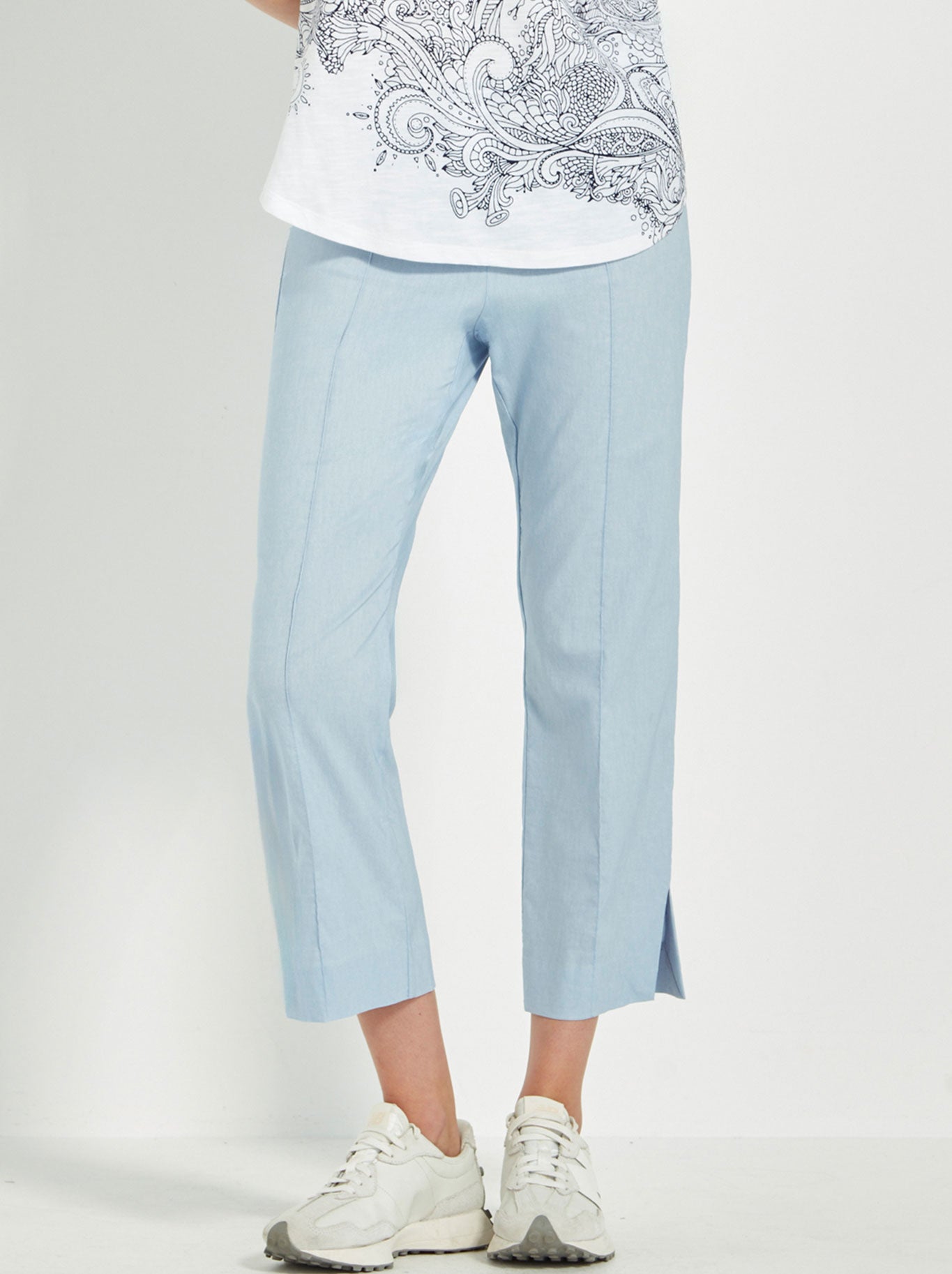 Image of a model wearing Pants. Productname: VERGE ACROBAT 7/8 PANT in Alloy colour by brand - Verge