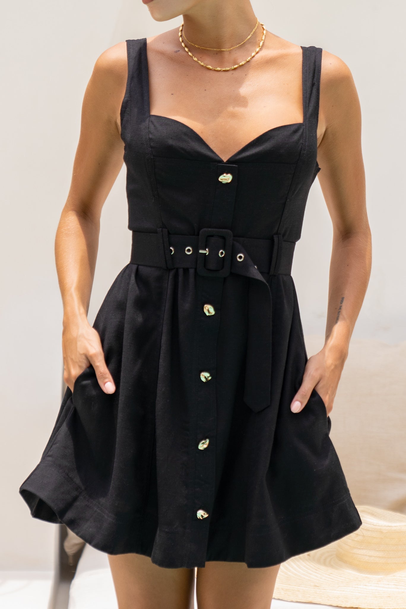 Heychic Etta Sweetheart Belted Mini Dress (Black)