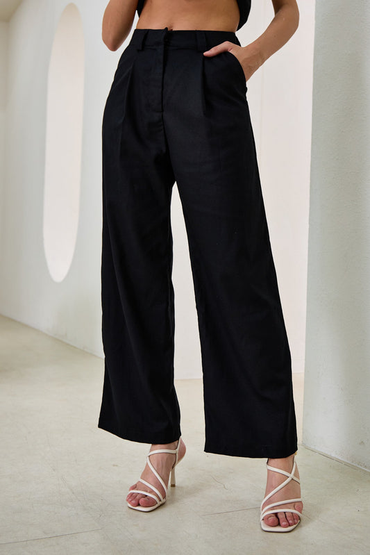Image of a model wearing Pants. Productname: Heychic Zenith Linen Blend Pants in Black colour by brand - Heychic