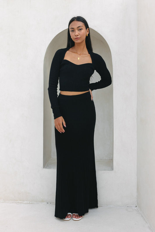 Image of a model wearing Pants. Productname: Heychic Valerie Knit Maxi Skirt in Black colour by brand - Heychic