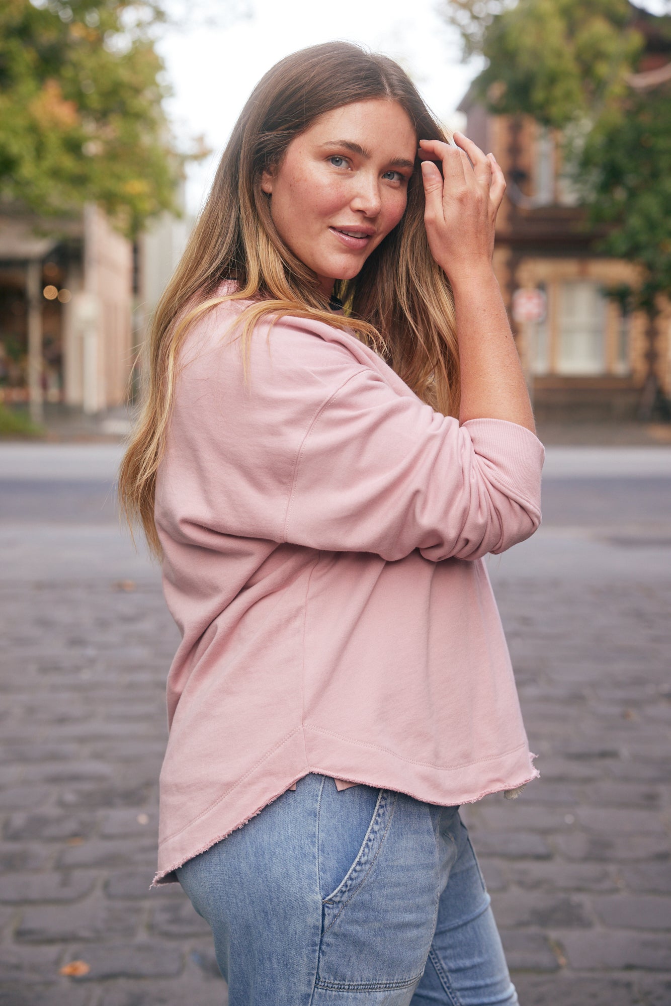 White & Co. Staple Scoop Hem Sweat (Washed Pink)