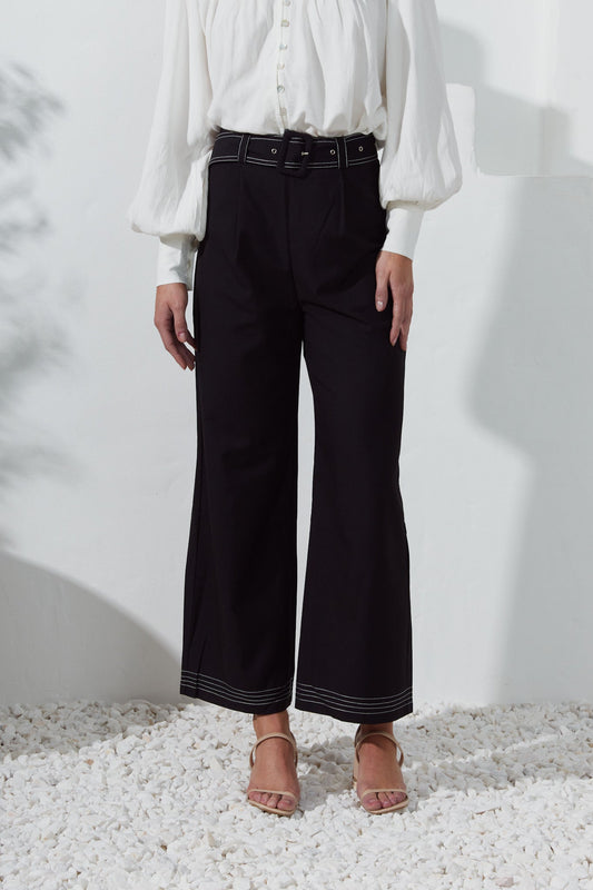 Image of a model wearing Pants. Productname: Heychic Drea Belted Wide Leg Pants in Black colour by brand - Heychic