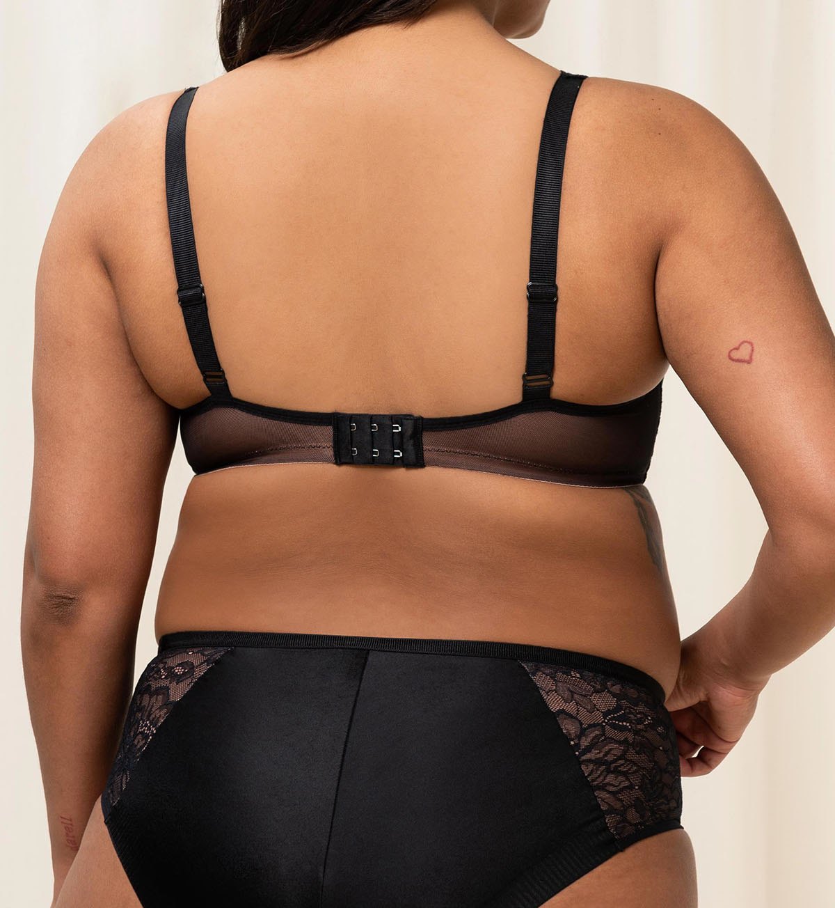 Triumph Amourette Charm Whp02 (Black)