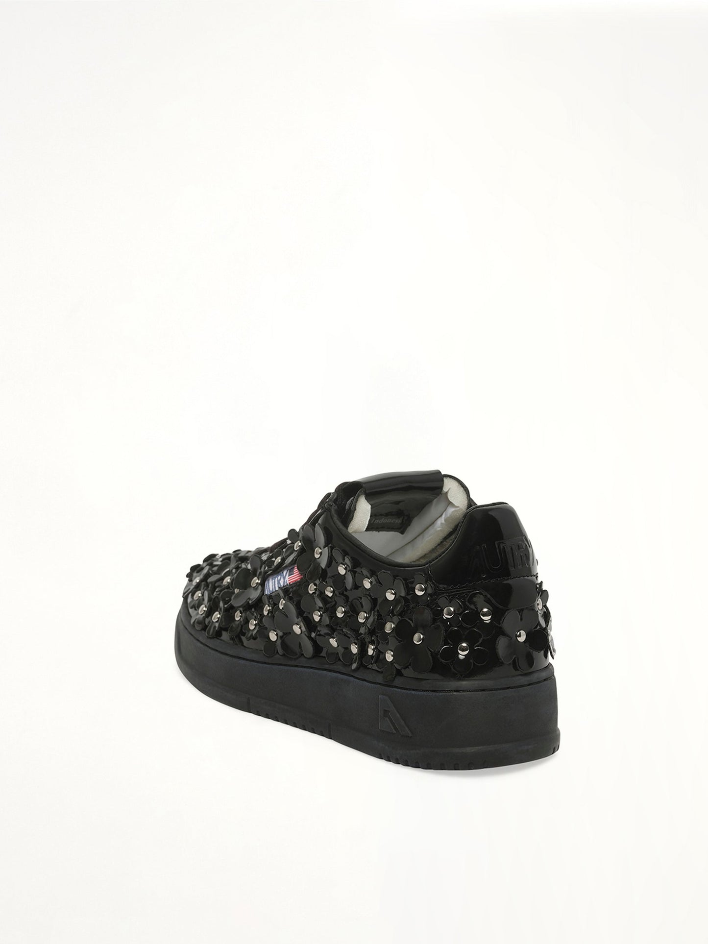 AUTRY Medalist Low Patent Flower Sneaker (Black)