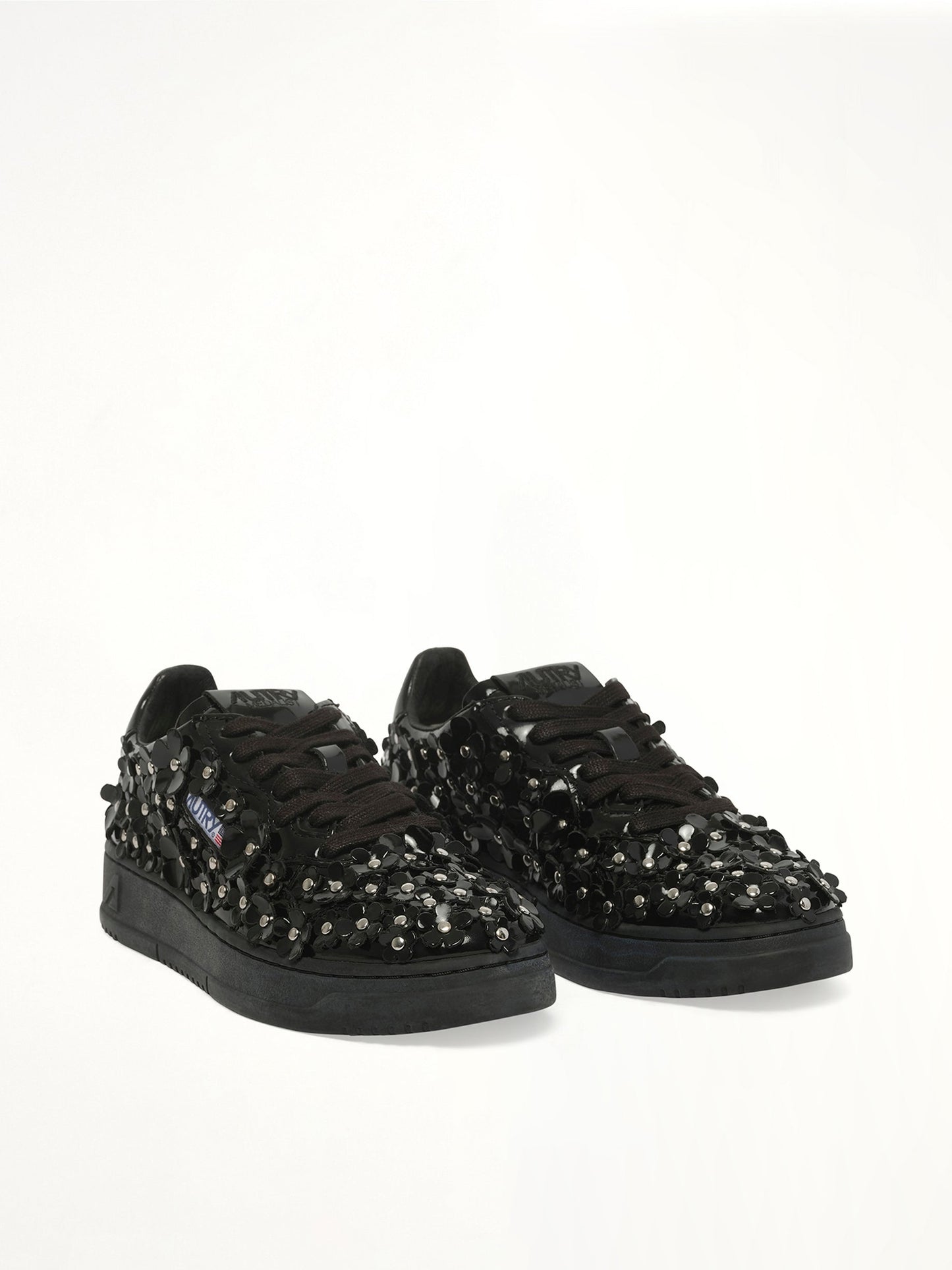 AUTRY Medalist Low Patent Flower Sneaker (Black)