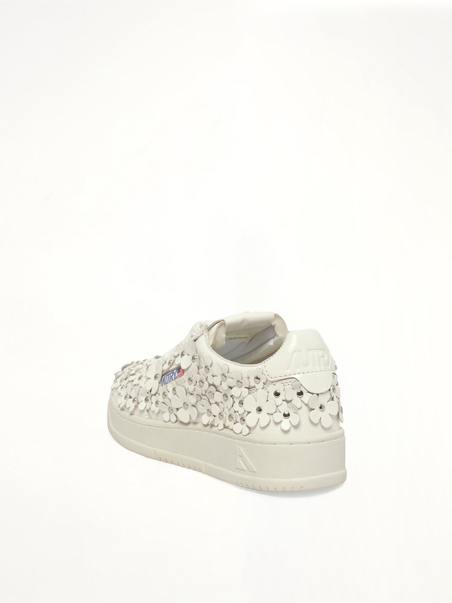 AUTRY Medalist Low Patent Flower Sneaker (White)