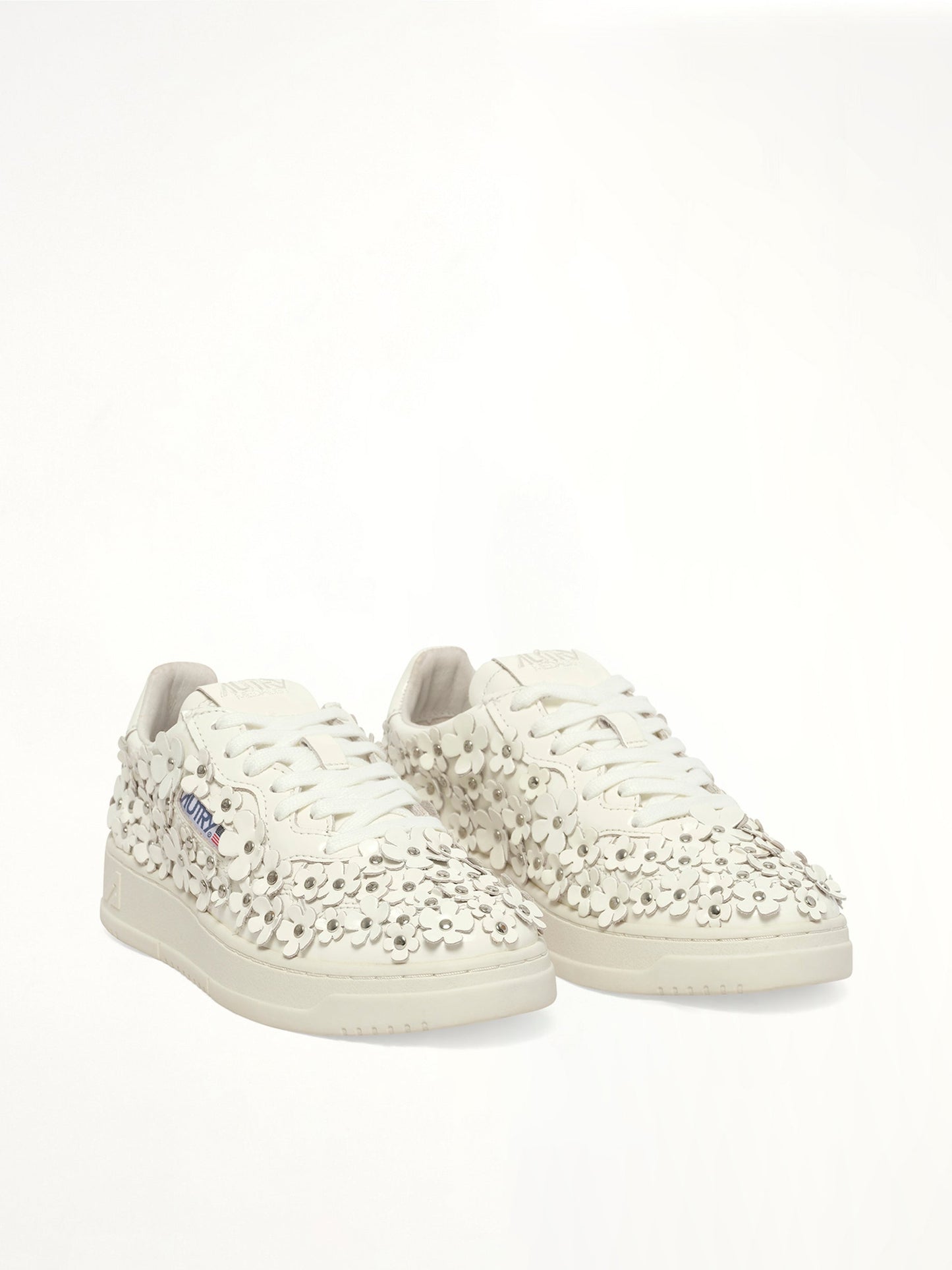 AUTRY Medalist Low Patent Flower Sneaker (White)