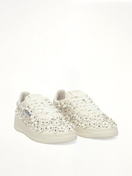 AUTRY Medalist Low Patent Flower Sneaker (White)