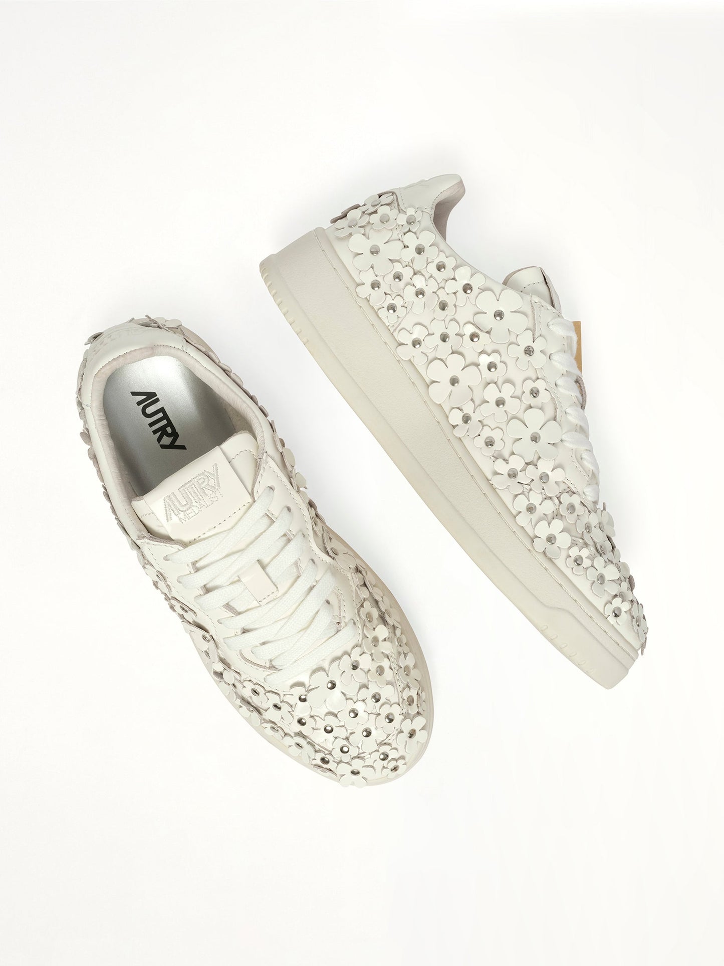 AUTRY Medalist Low Patent Flower Sneaker (White)