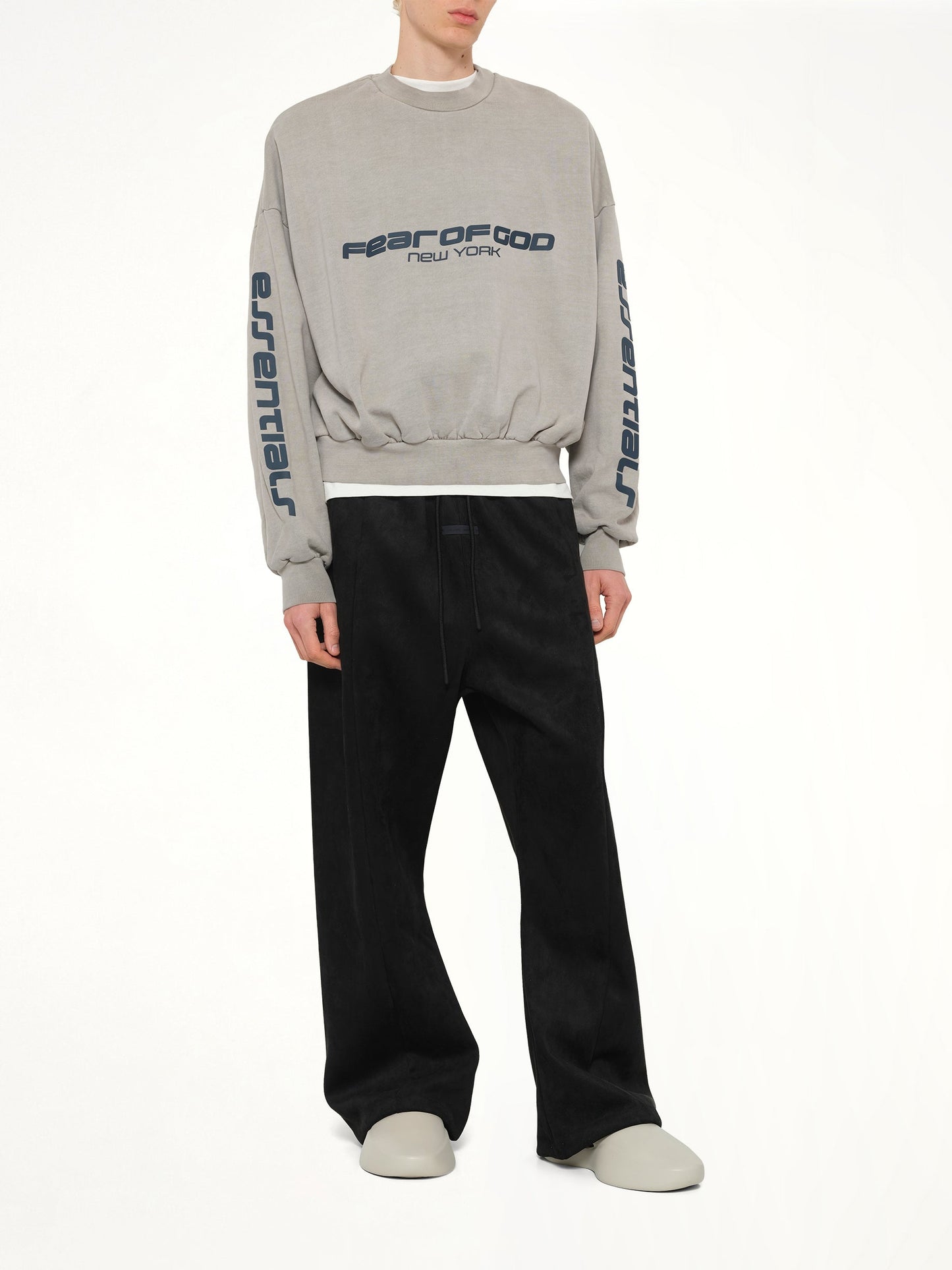 FEAR OF GOD ESSENTIALS Cropped Relaxed Sweatshirt (Smoke Grey)
