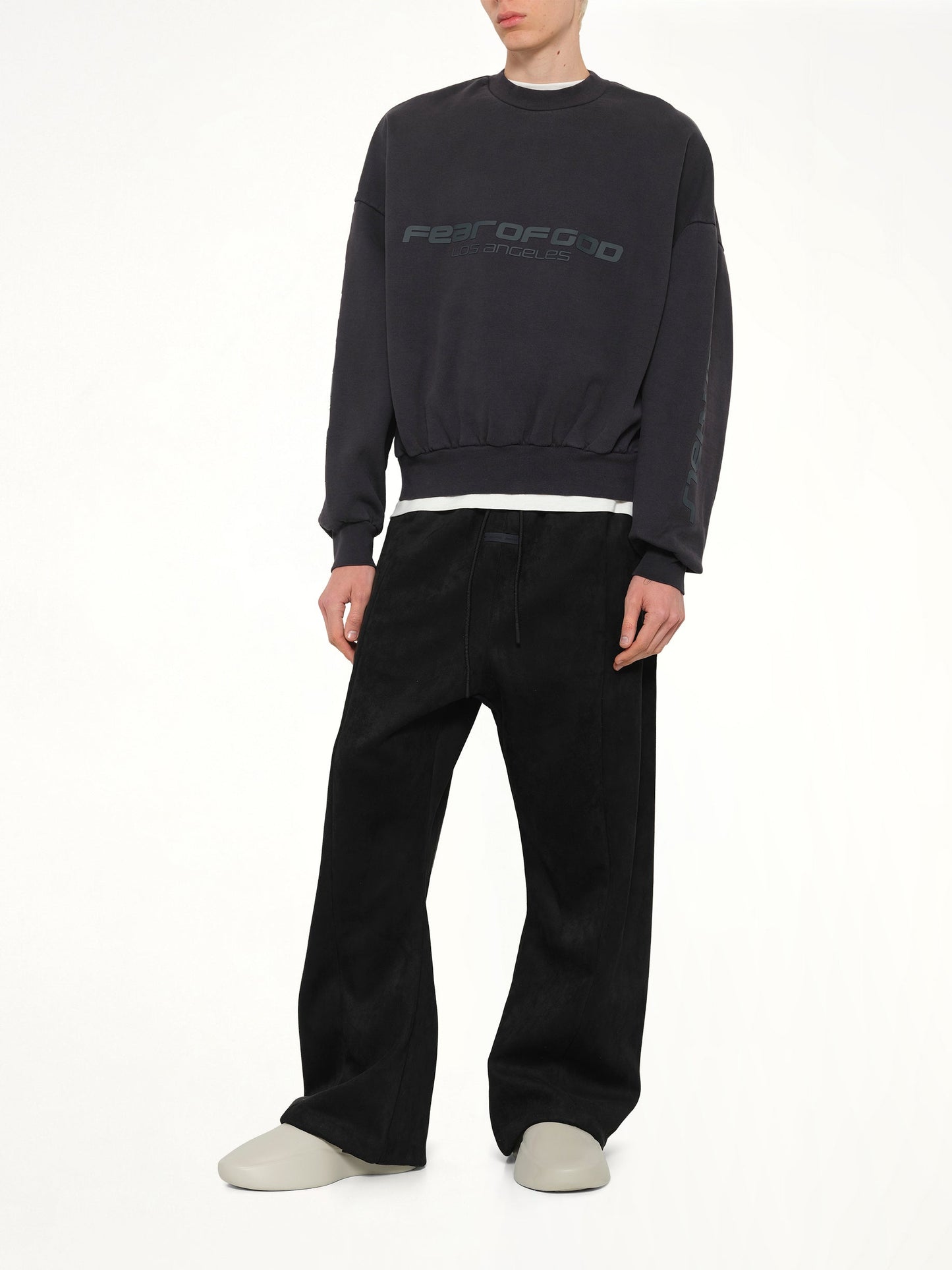 FEAR OF GOD ESSENTIALS Cropped Relaxed Sweatshirt (Black)
