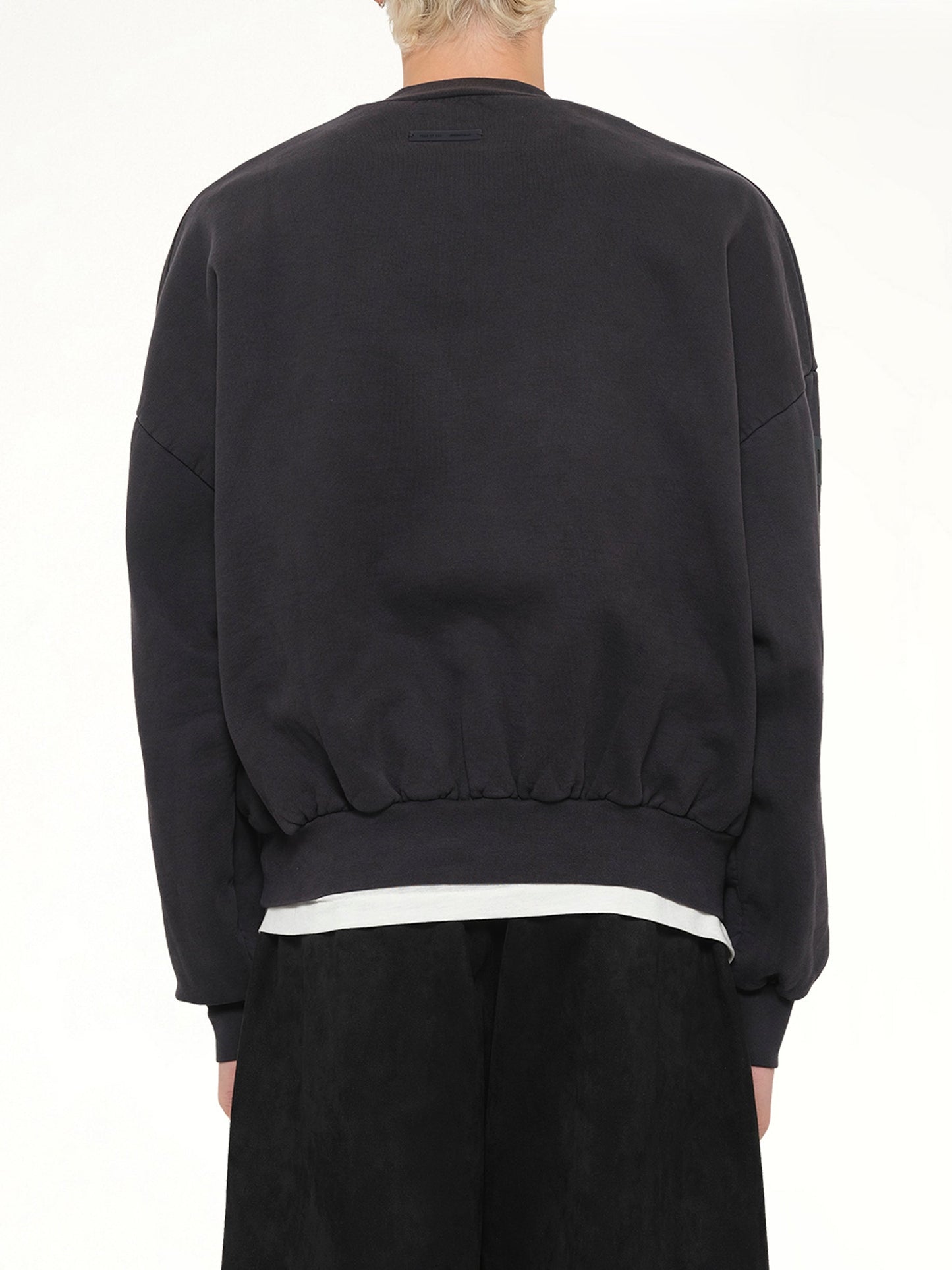 FEAR OF GOD ESSENTIALS Cropped Relaxed Sweatshirt (Black)