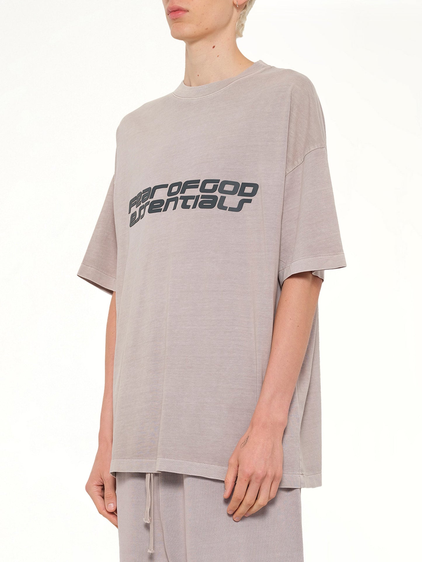 FEAR OF GOD ESSENTIALS "26" T-Shirt (Smoke Grey)