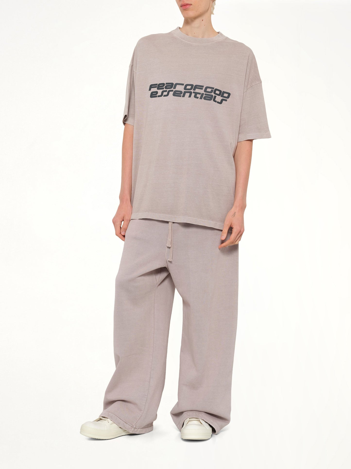 FEAR OF GOD ESSENTIALS "26" T-Shirt (Smoke Grey)