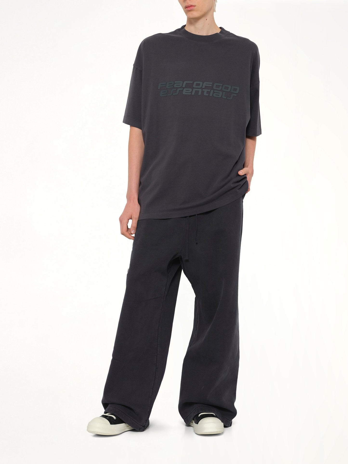 FEAR OF GOD ESSENTIALS "26" T-Shirt (Black)