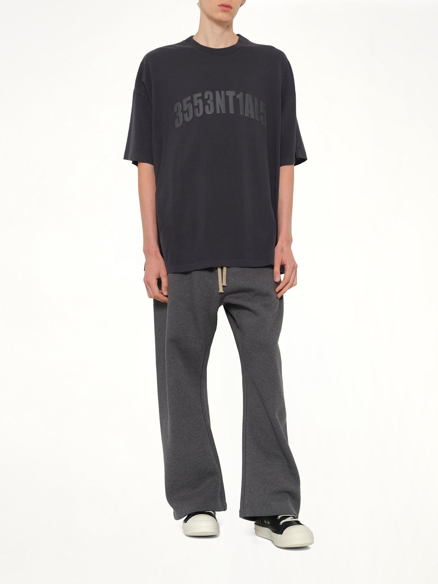 FEAR OF GOD ESSENTIALS 3553NTIAL5 T-Shirt (Black)