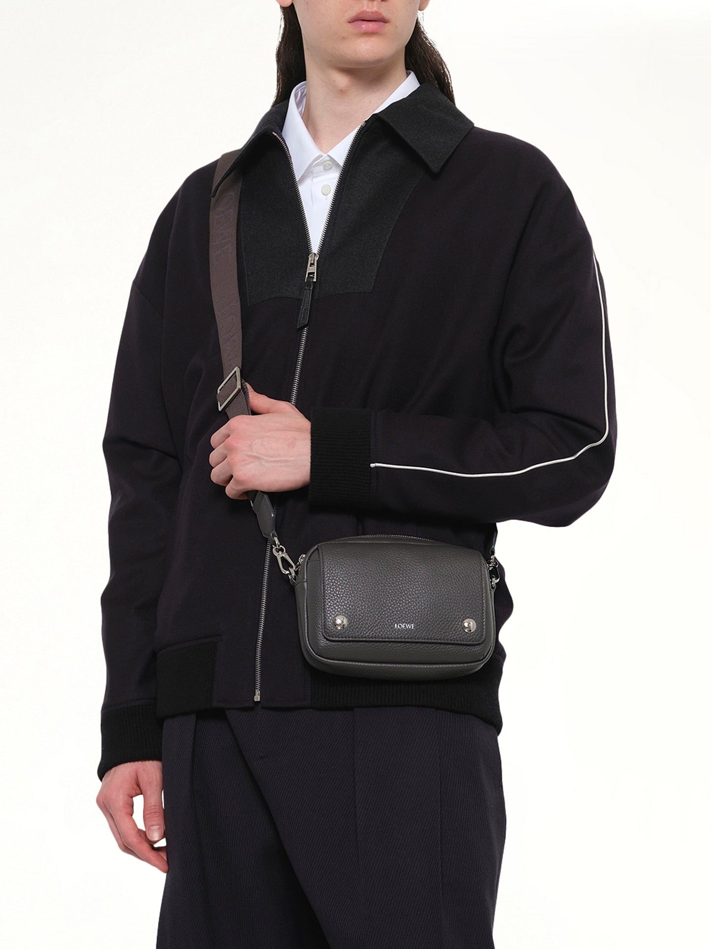 LOEWE Pebble Messenger Small (Dark Grey)