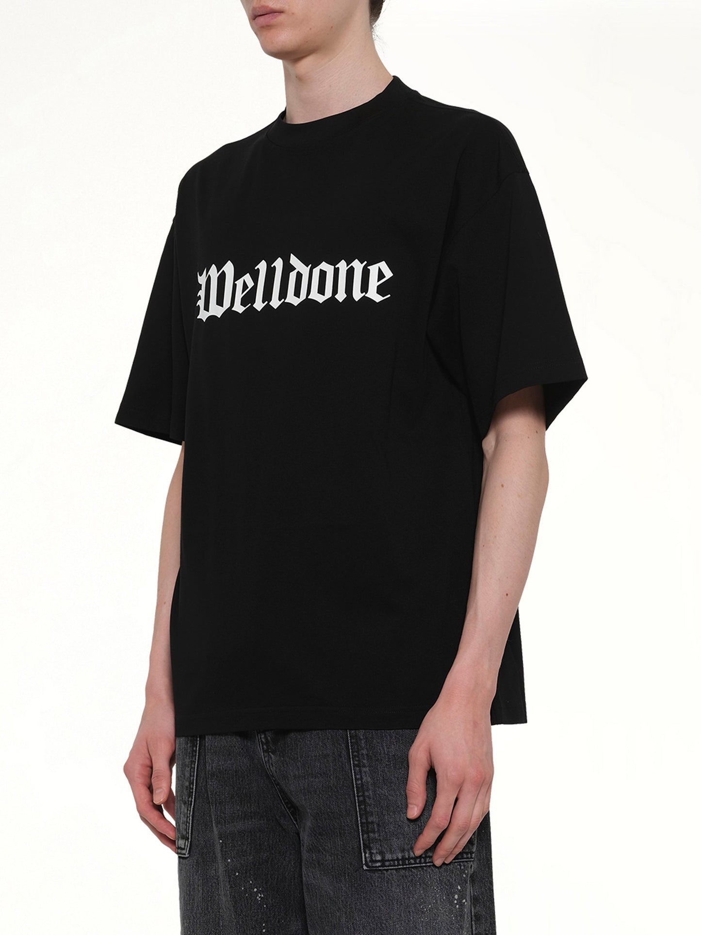 WE11DONE Gothic Logo Short-Sleeved T-Shirt (Black)