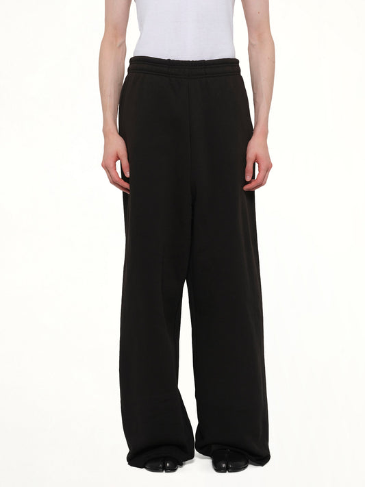 Image of a model wearing Pants. Product name - Full Sweatpant in Black colour by brand - ENTIRE STUDIOS