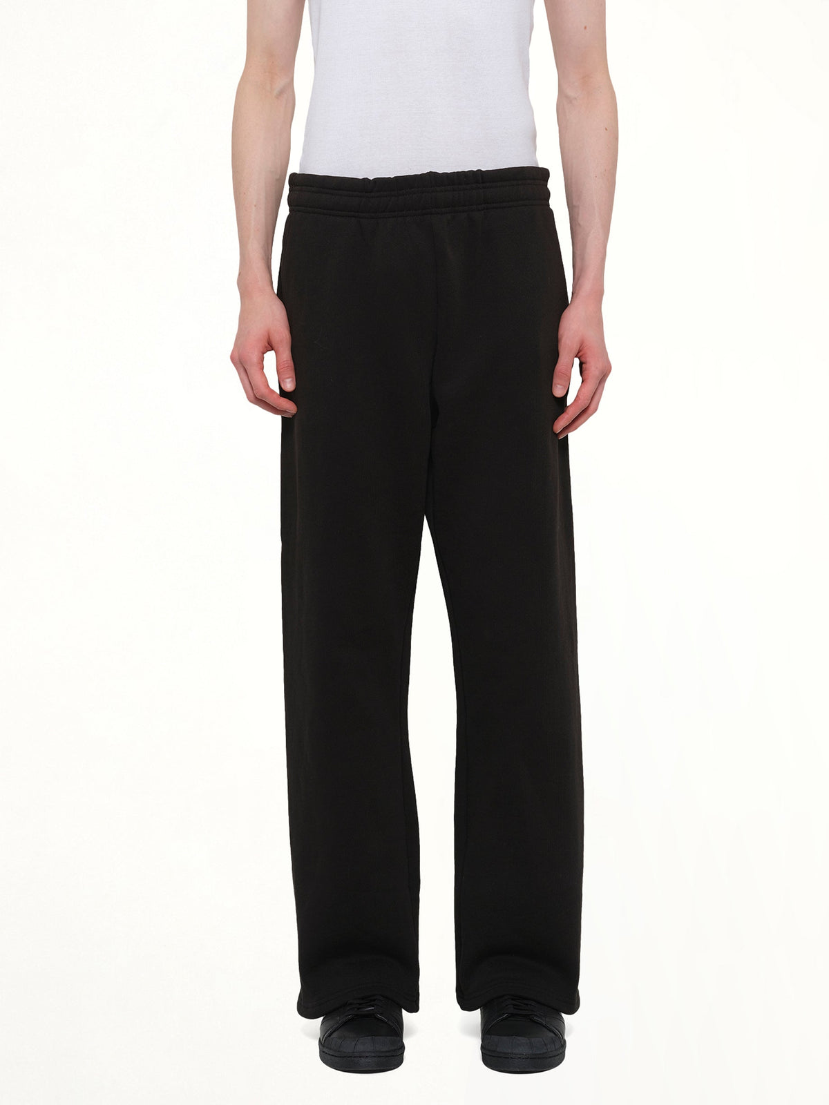 Image of a model wearing Pants. Product name - Straight Leg Sweatpant in Black colour by brand - ENTIRE STUDIOS