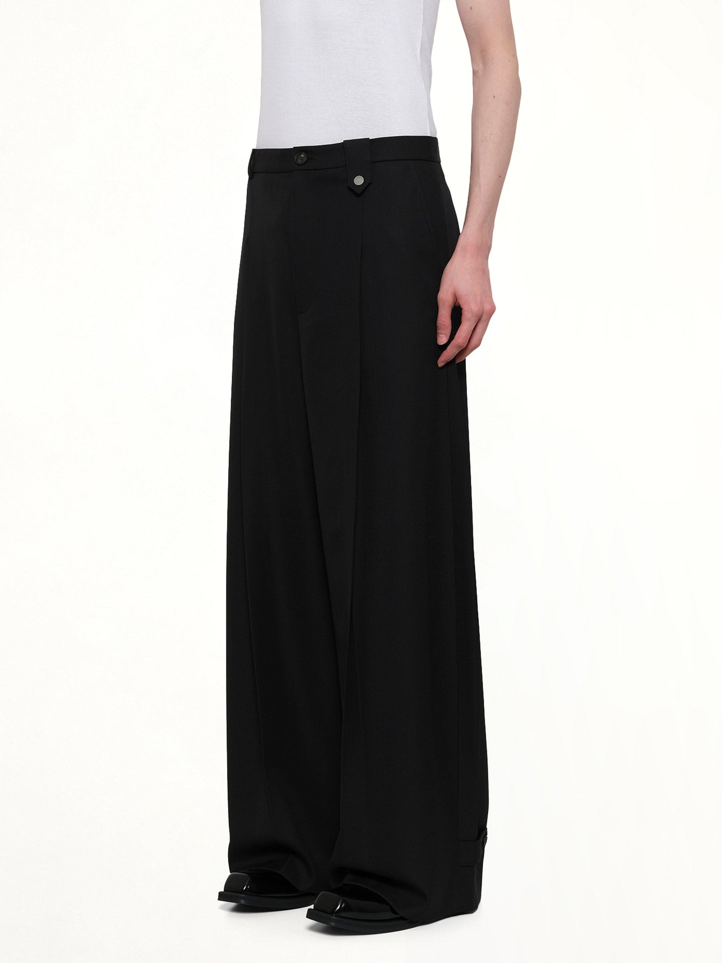 EGONLAB Fluid Tailored Wide Leg Pants (Black)