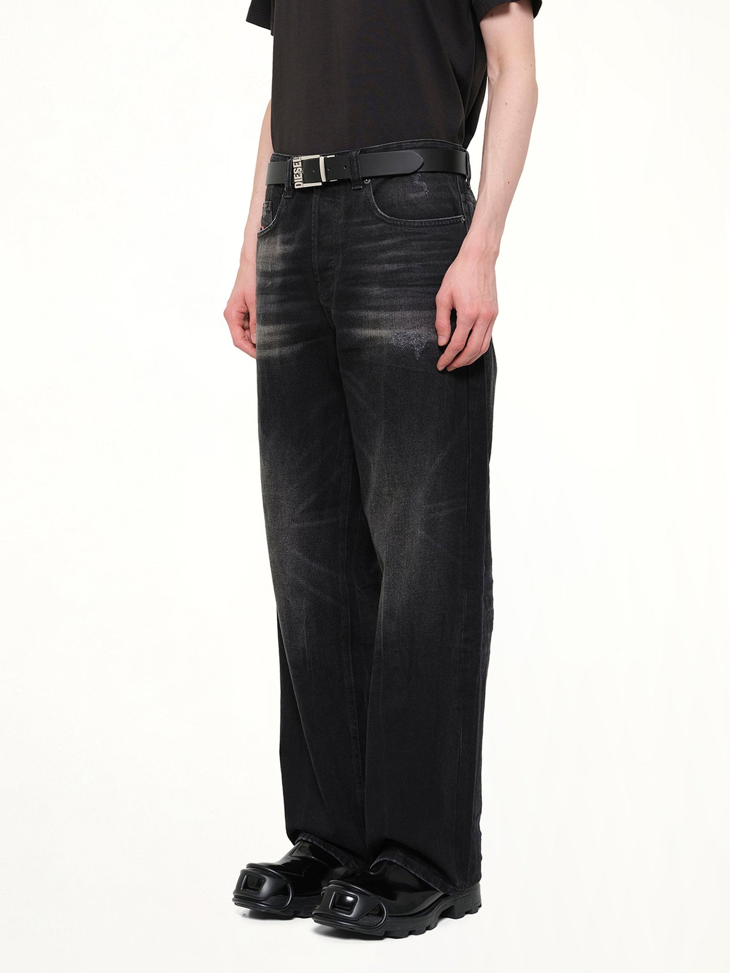 DIESEL 2001 D-MACRO Relaxed Jeans (Black)