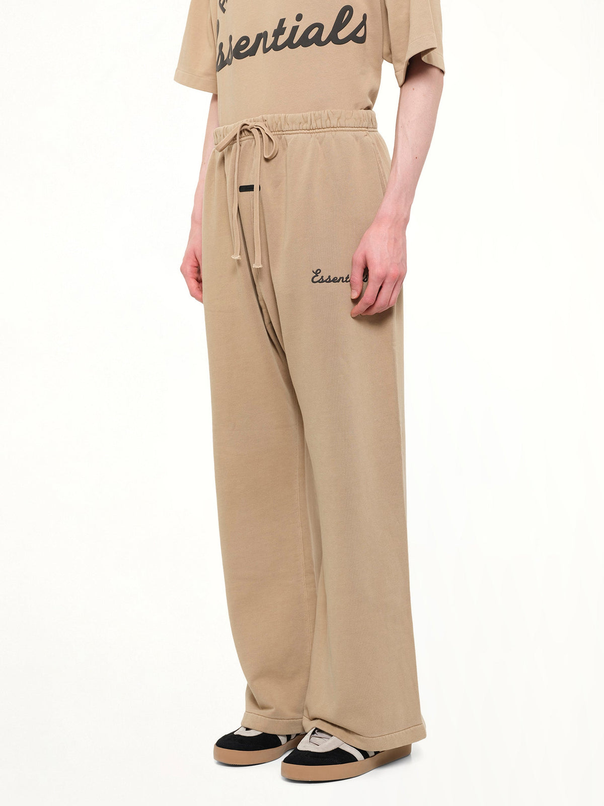 FEAR OF GOD ESSENTIALS Training Classic Fit Flare Sweatpant (Brown)