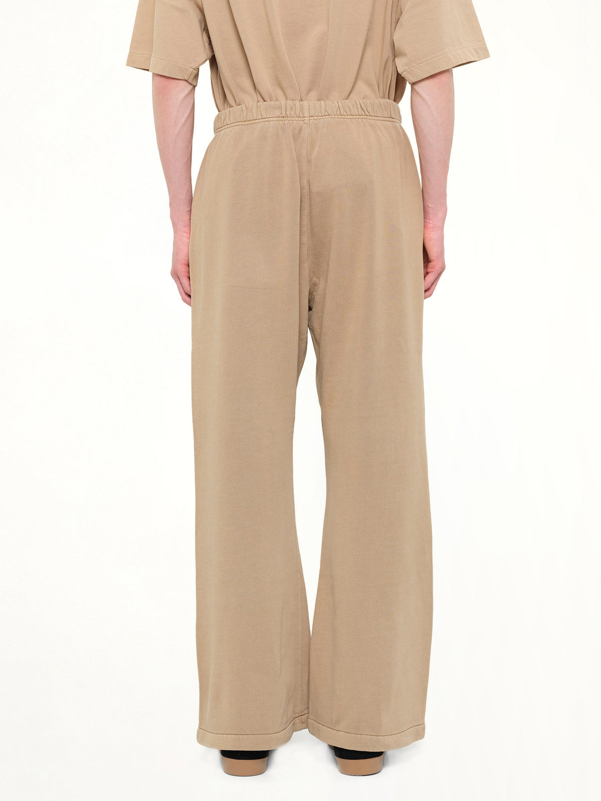 FEAR OF GOD ESSENTIALS Training Classic Fit Flare Sweatpant (Brown)