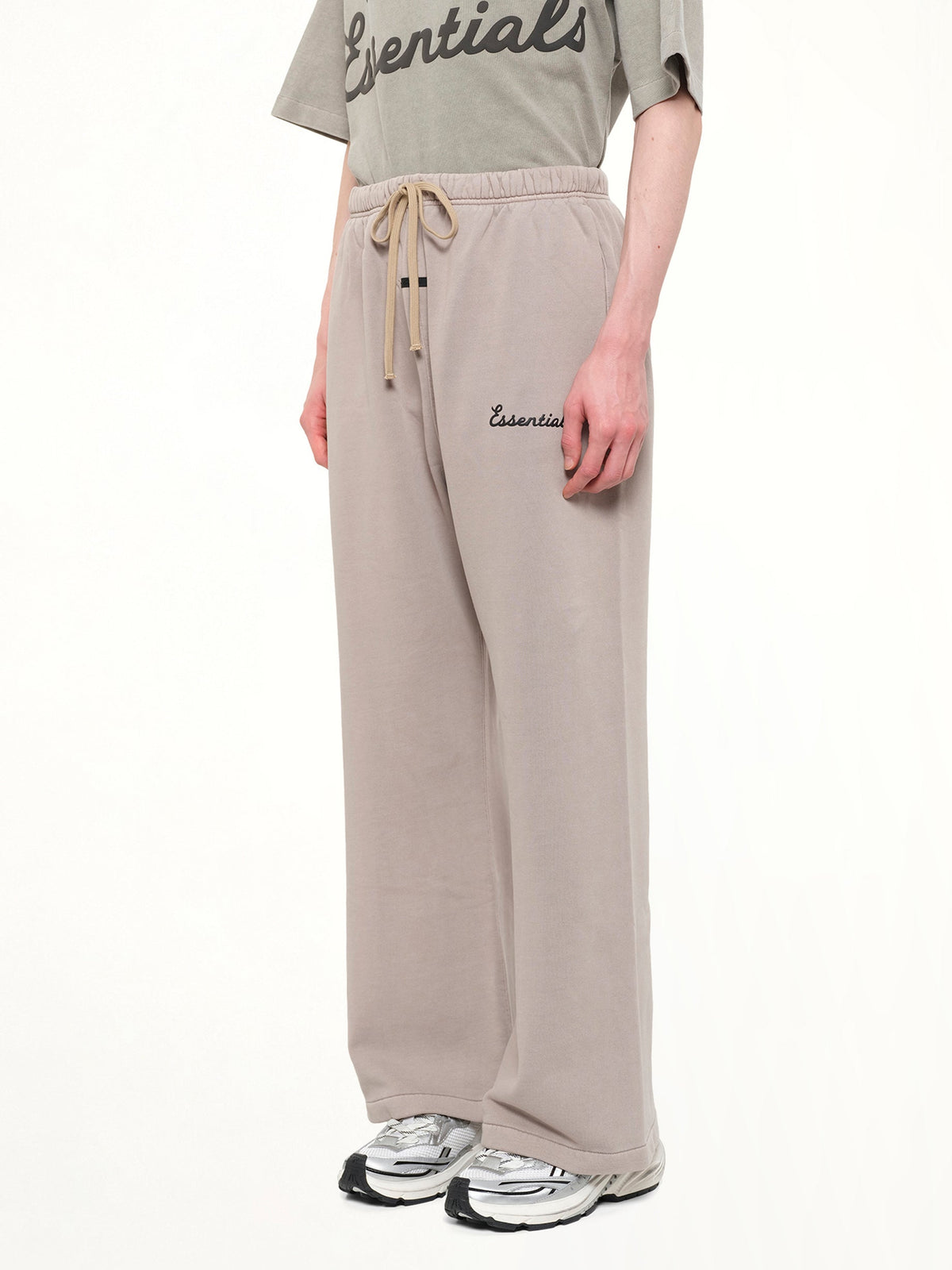 FEAR OF GOD ESSENTIALS Training Classic Fit Flare Sweatpant (Grey)