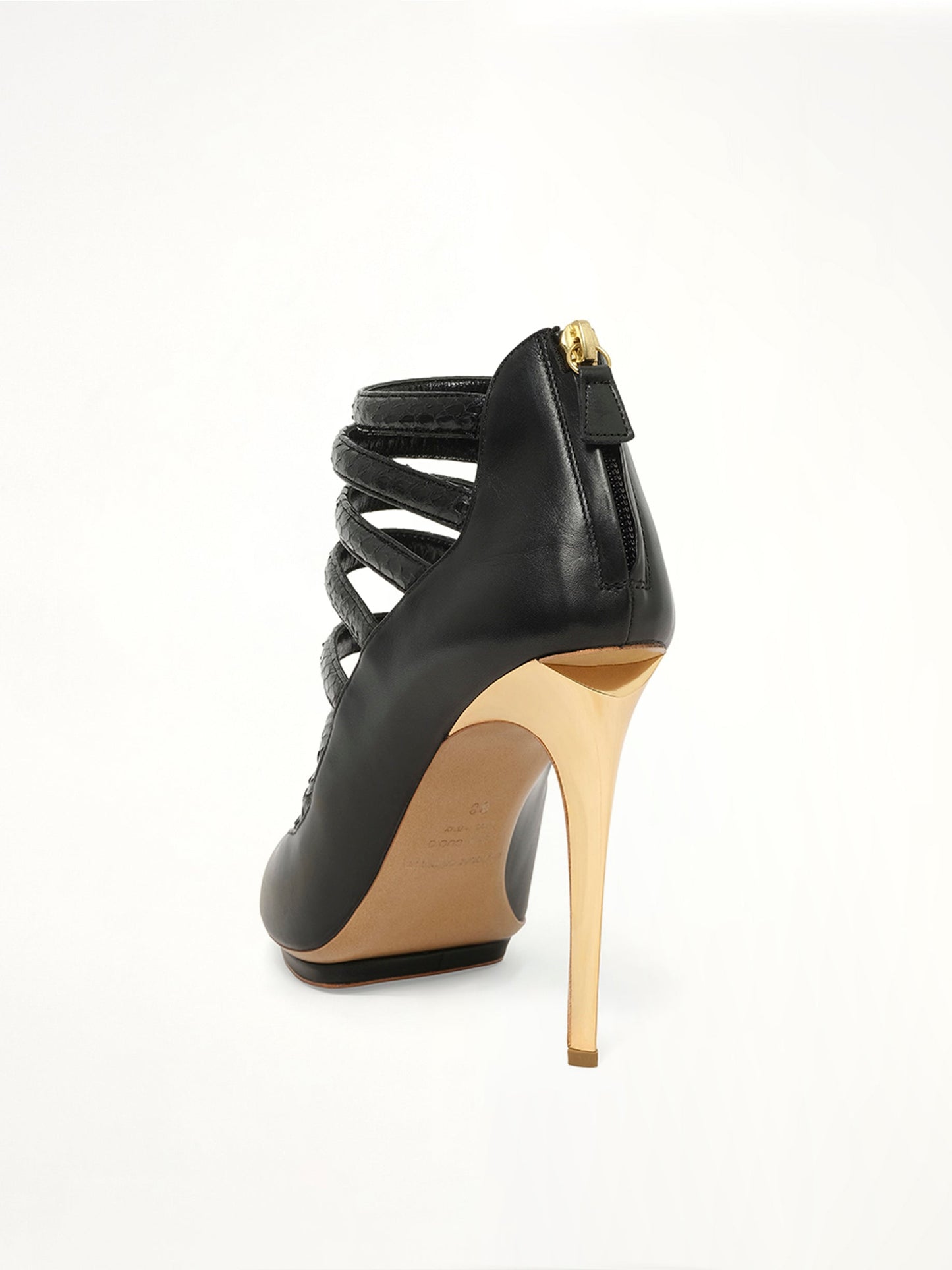 LINDA FARROW Leather Shoes (Black)
