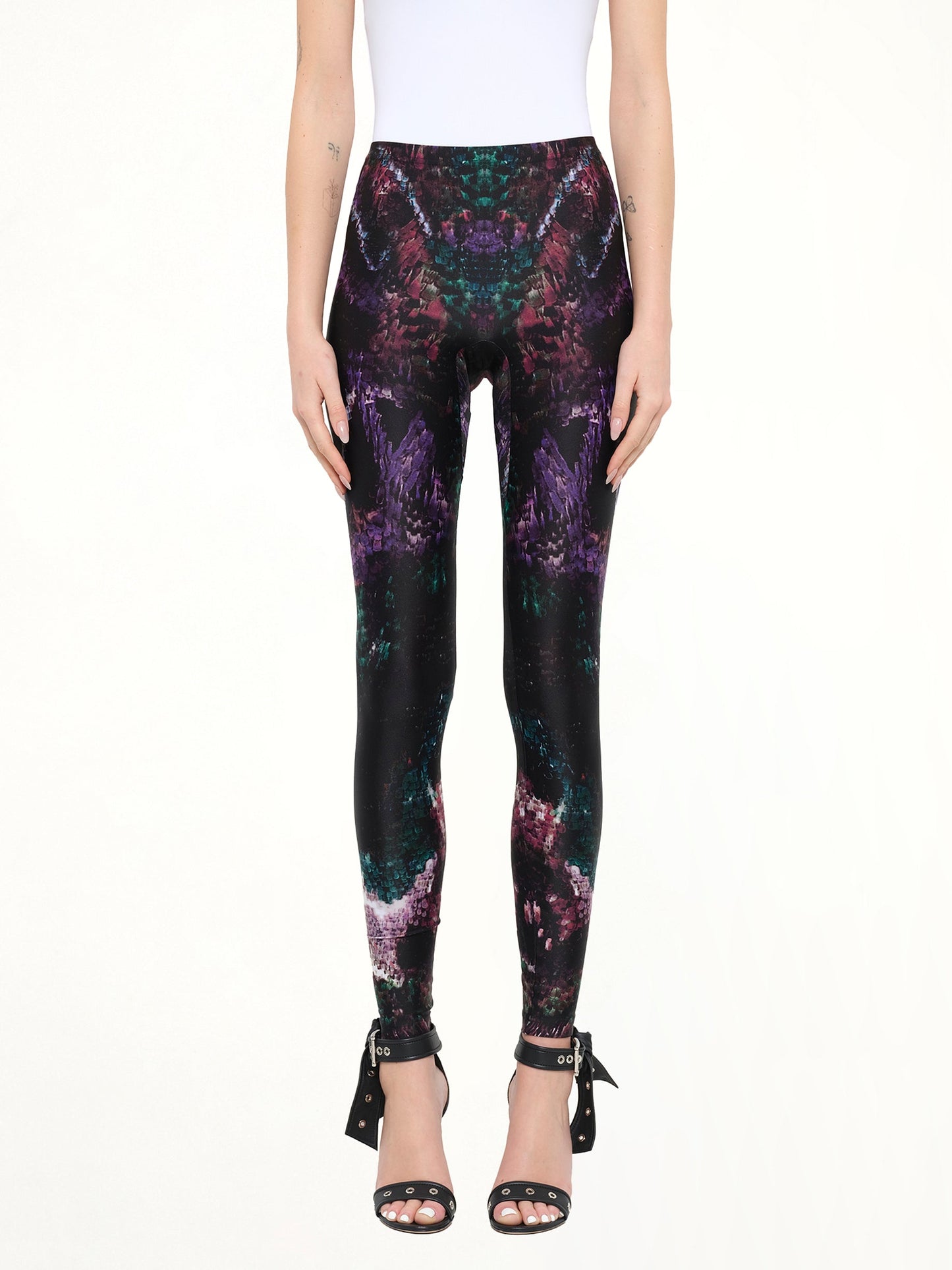 Image of a model wearing Pants. Product name - Alexander McQueen Leggings in Black colour by brand - ALEXANDER MCQUEEN