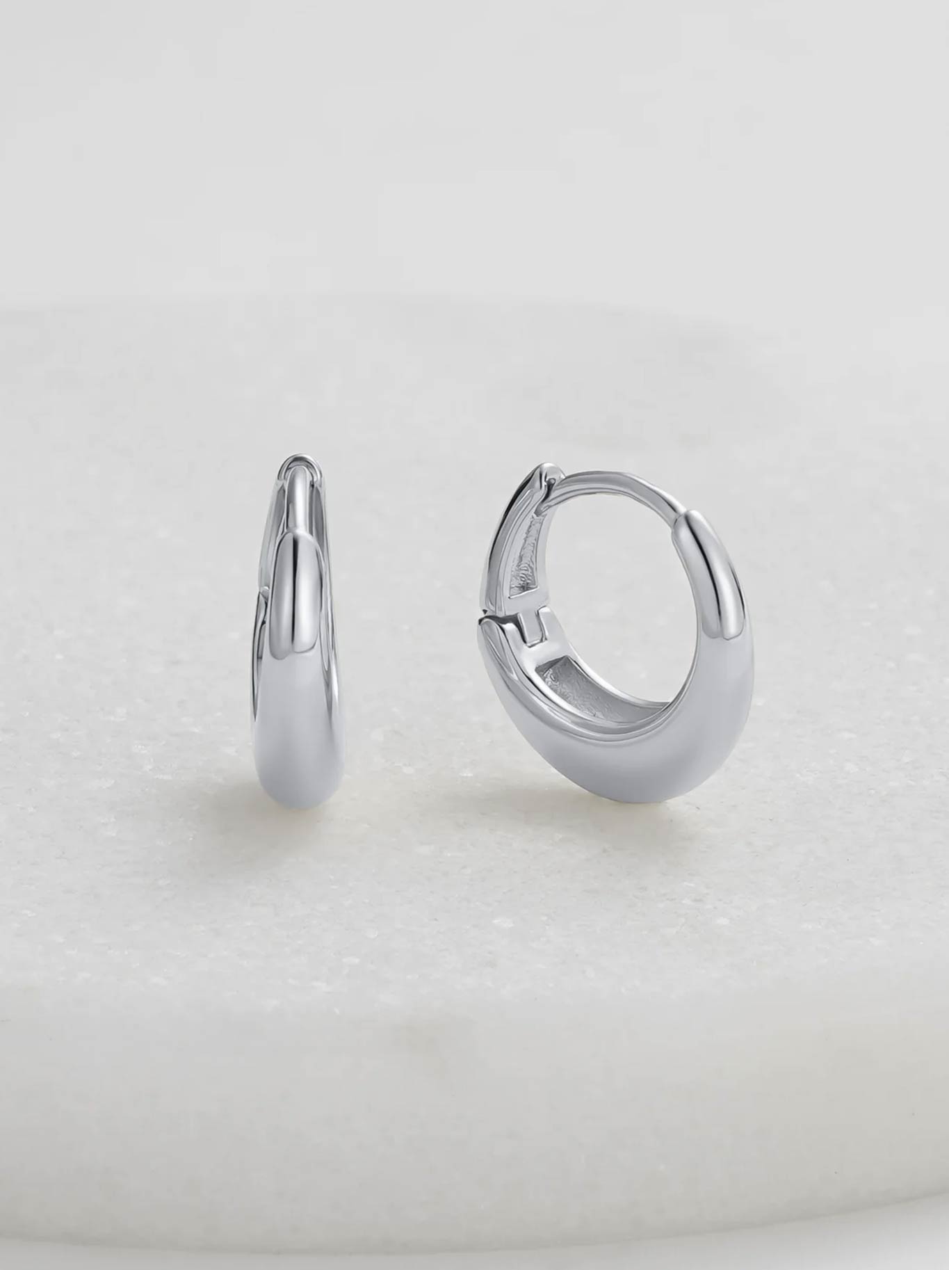 Image of Jewelry. Product name - ZAFINO CLEO HOOP SMALL in Silver colour by brand - Zafino