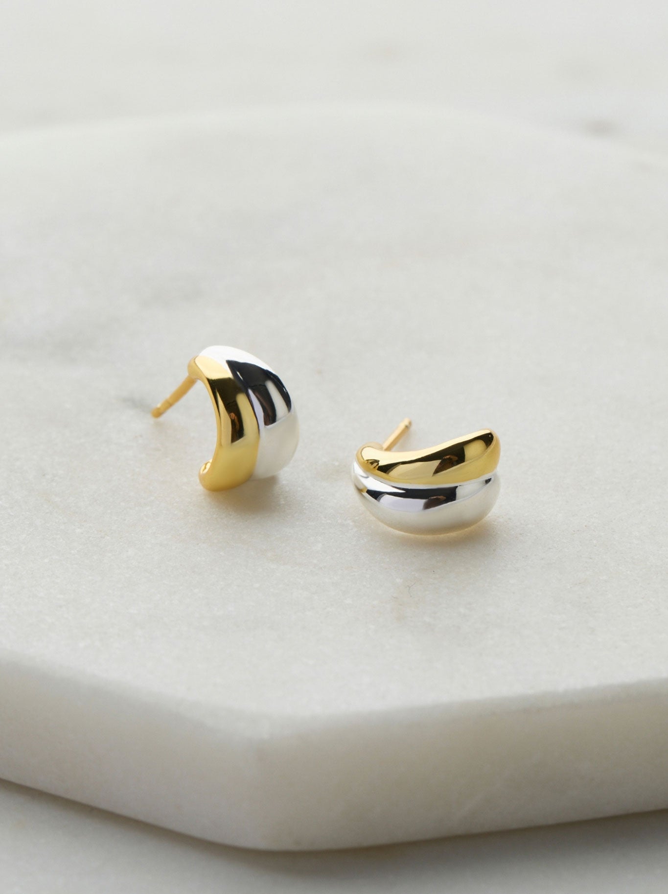 Image of Accessories. Productname: ZAFINO MIA HUGGIE in Gold colour by brand - Zafino